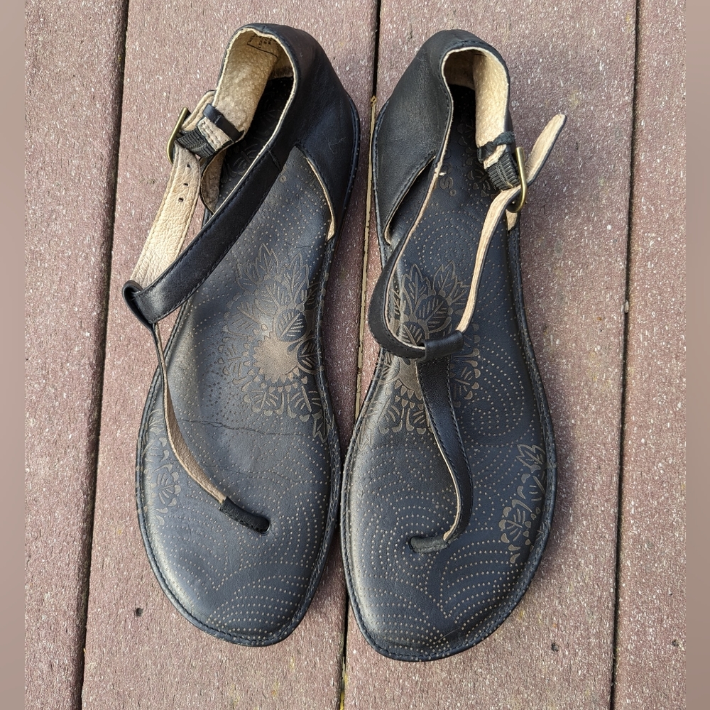 Bogs Memphis black leather thong buckle sandals women's 12